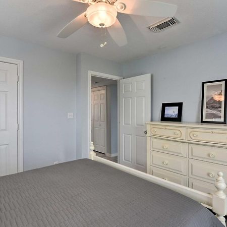 Oceanfront Galveston Home - Walk To Beach! Bagian luar foto