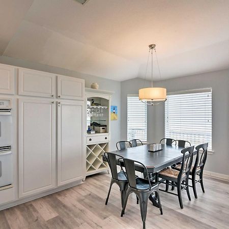 Oceanfront Galveston Home - Walk To Beach! Bagian luar foto