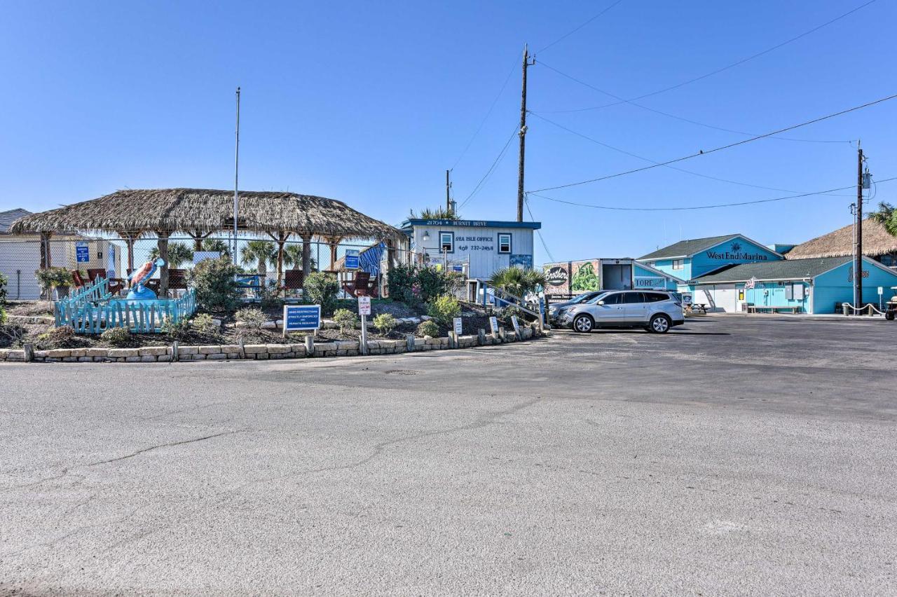 Oceanfront Galveston Home - Walk To Beach! Bagian luar foto