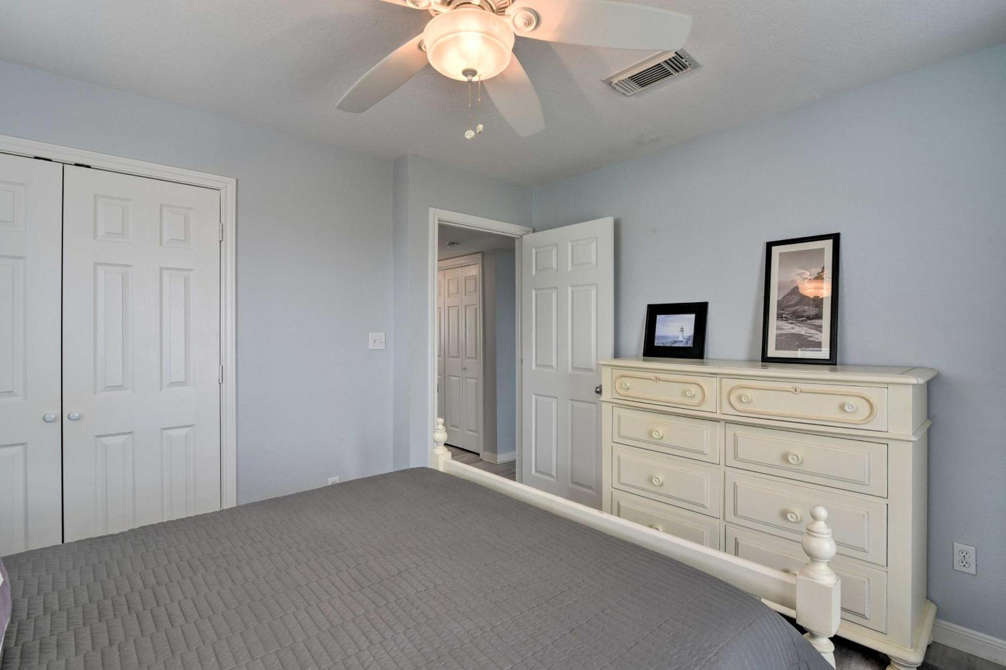 Oceanfront Galveston Home - Walk To Beach! Bagian luar foto