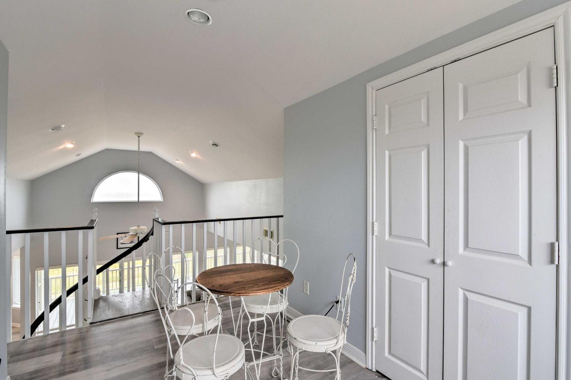 Oceanfront Galveston Home - Walk To Beach! Bagian luar foto