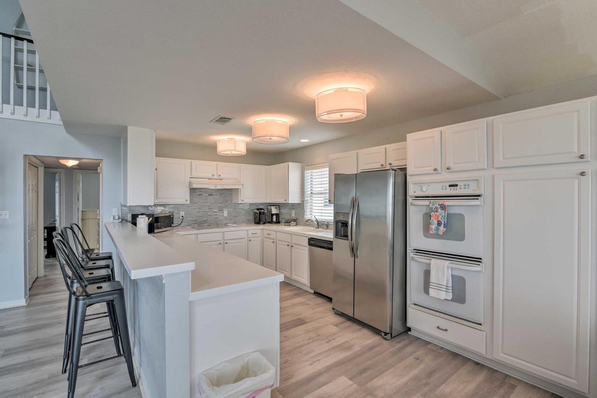 Oceanfront Galveston Home - Walk To Beach! Bagian luar foto