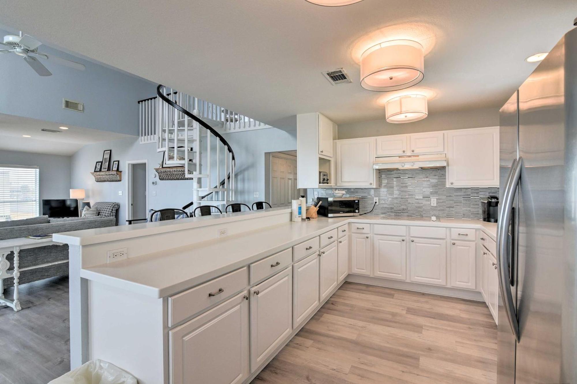 Oceanfront Galveston Home - Walk To Beach! Bagian luar foto