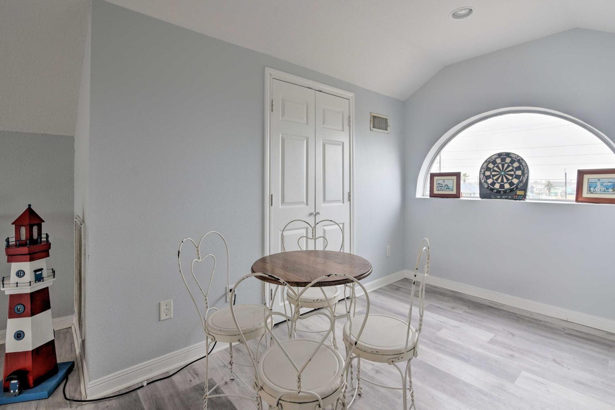 Oceanfront Galveston Home - Walk To Beach! Bagian luar foto