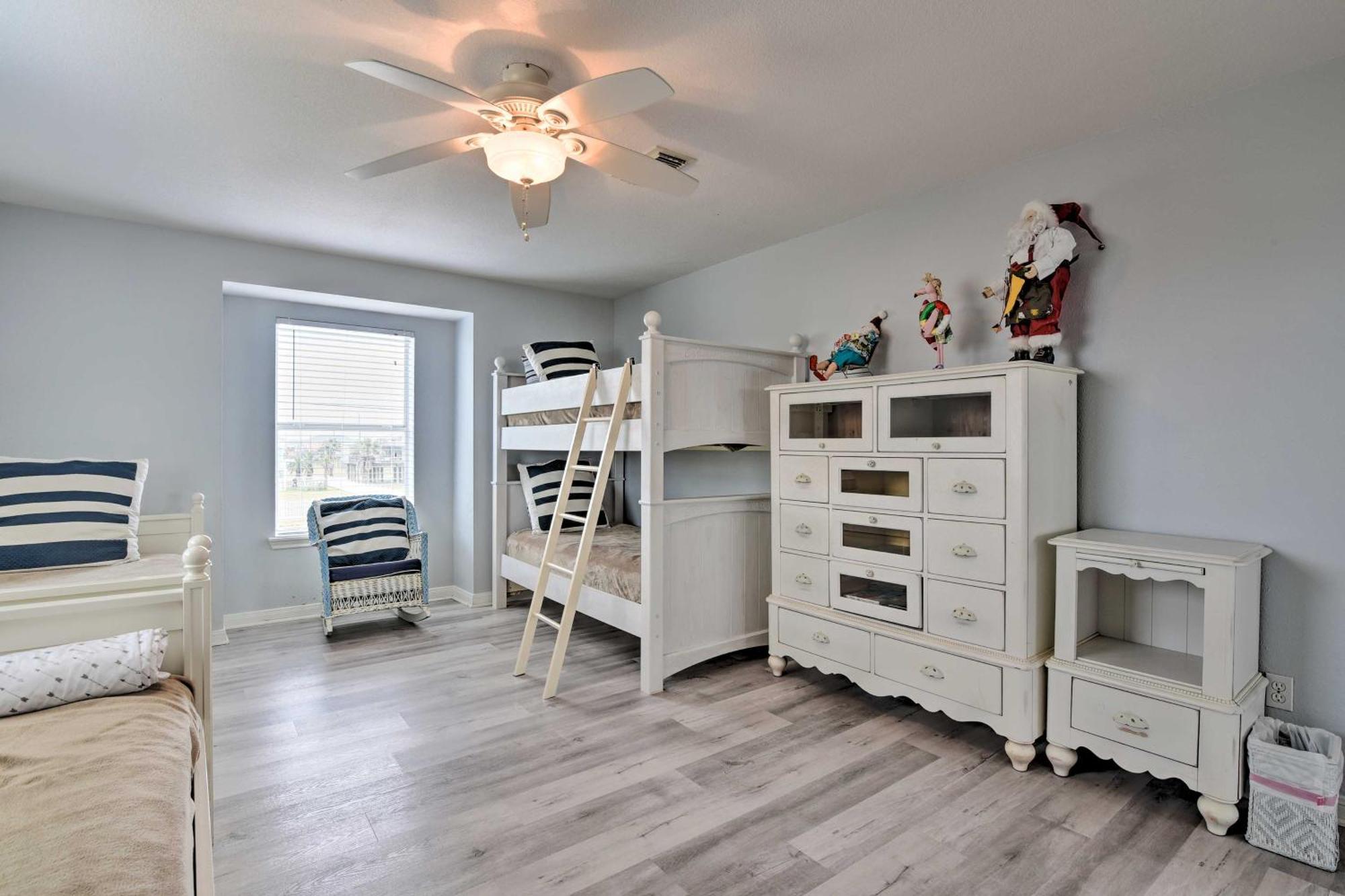 Oceanfront Galveston Home - Walk To Beach! Bagian luar foto