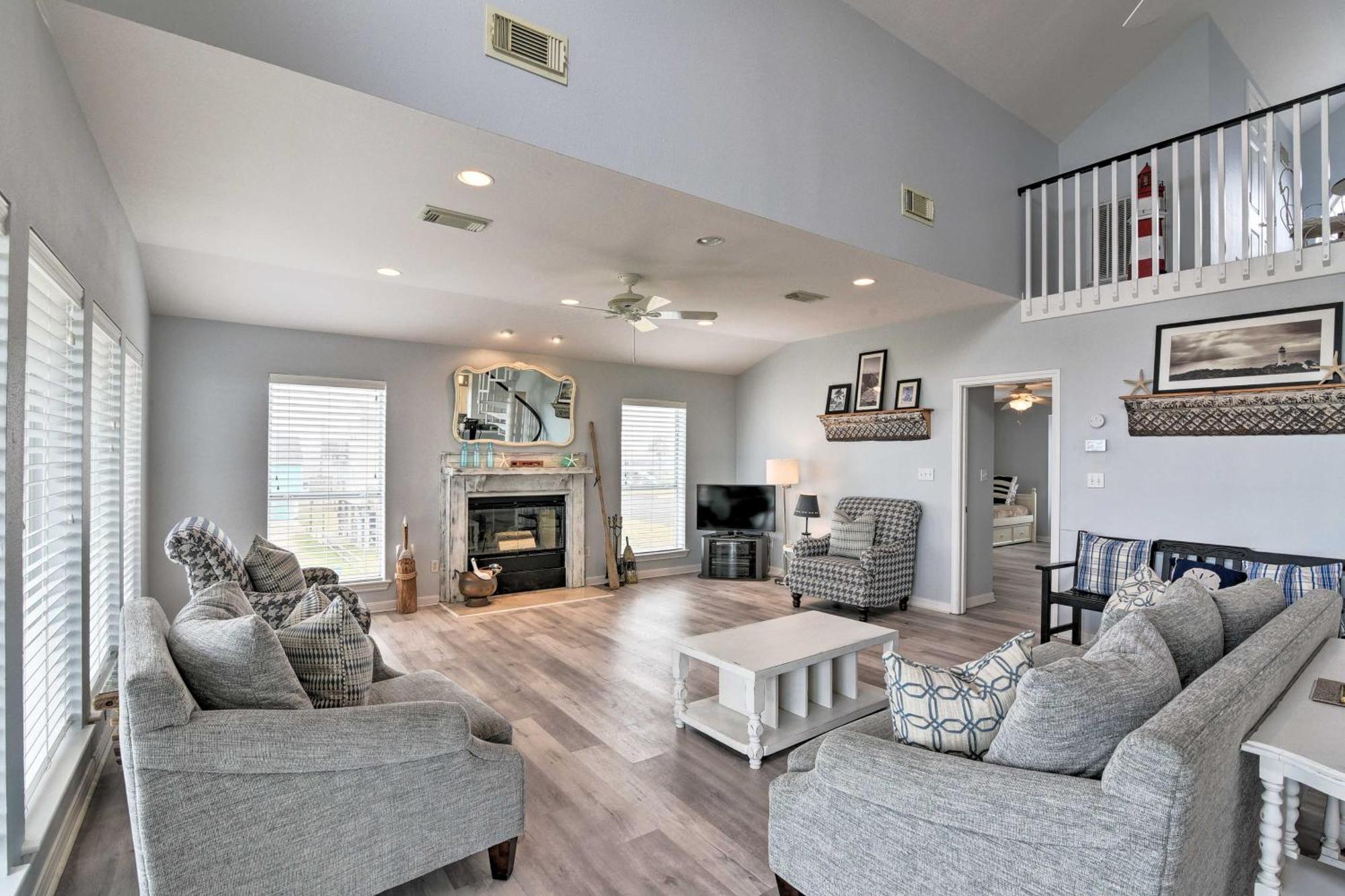 Oceanfront Galveston Home - Walk To Beach! Bagian luar foto