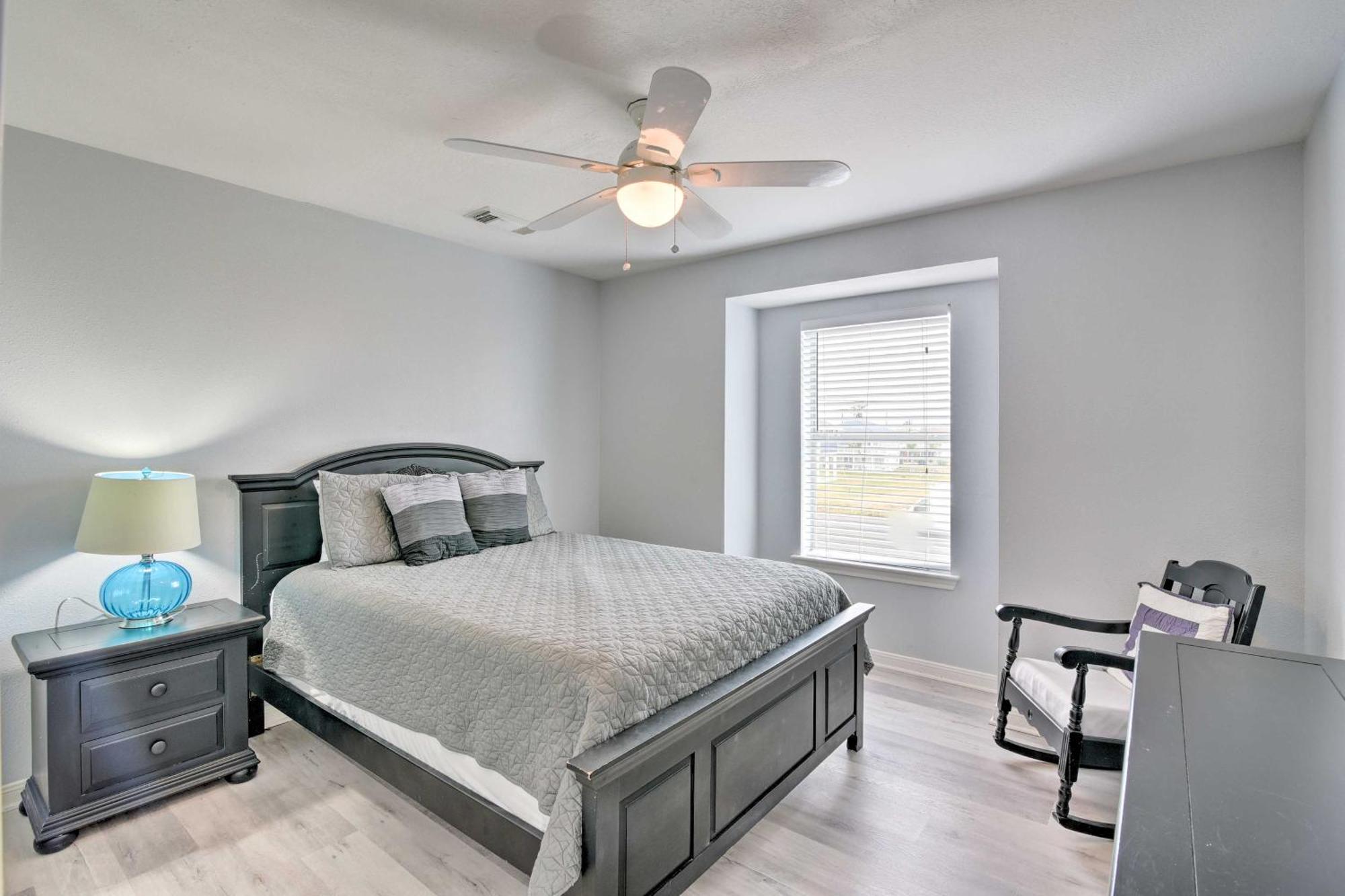 Oceanfront Galveston Home - Walk To Beach! Bagian luar foto