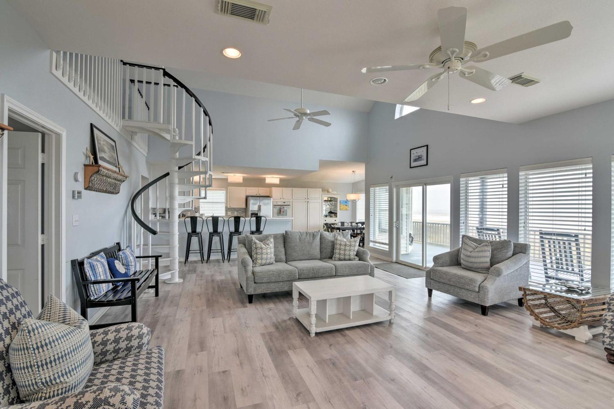 Oceanfront Galveston Home - Walk To Beach! Bagian luar foto