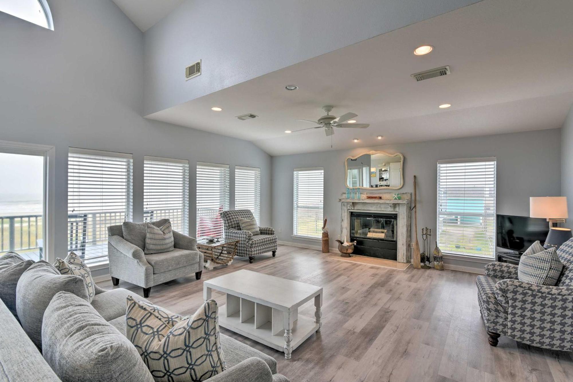 Oceanfront Galveston Home - Walk To Beach! Bagian luar foto