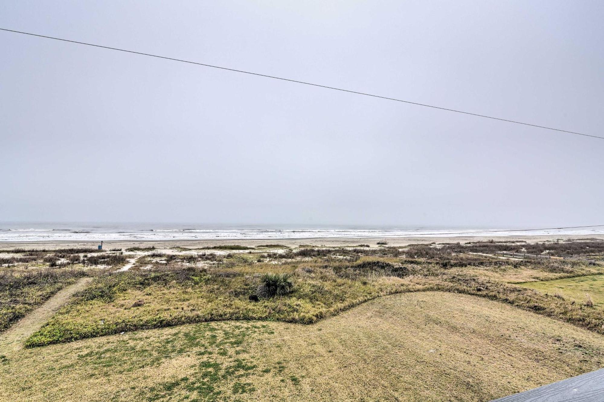 Oceanfront Galveston Home - Walk To Beach! Bagian luar foto