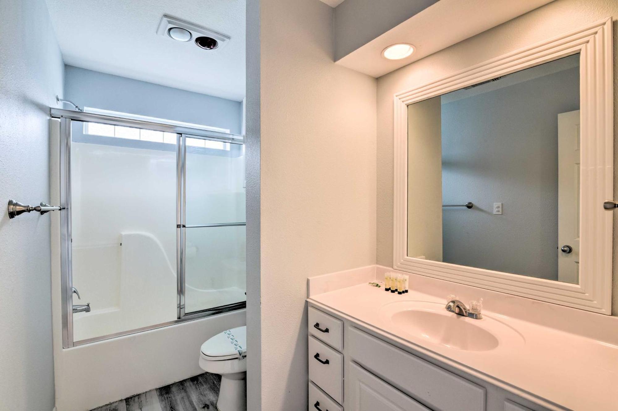 Oceanfront Galveston Home - Walk To Beach! Bagian luar foto