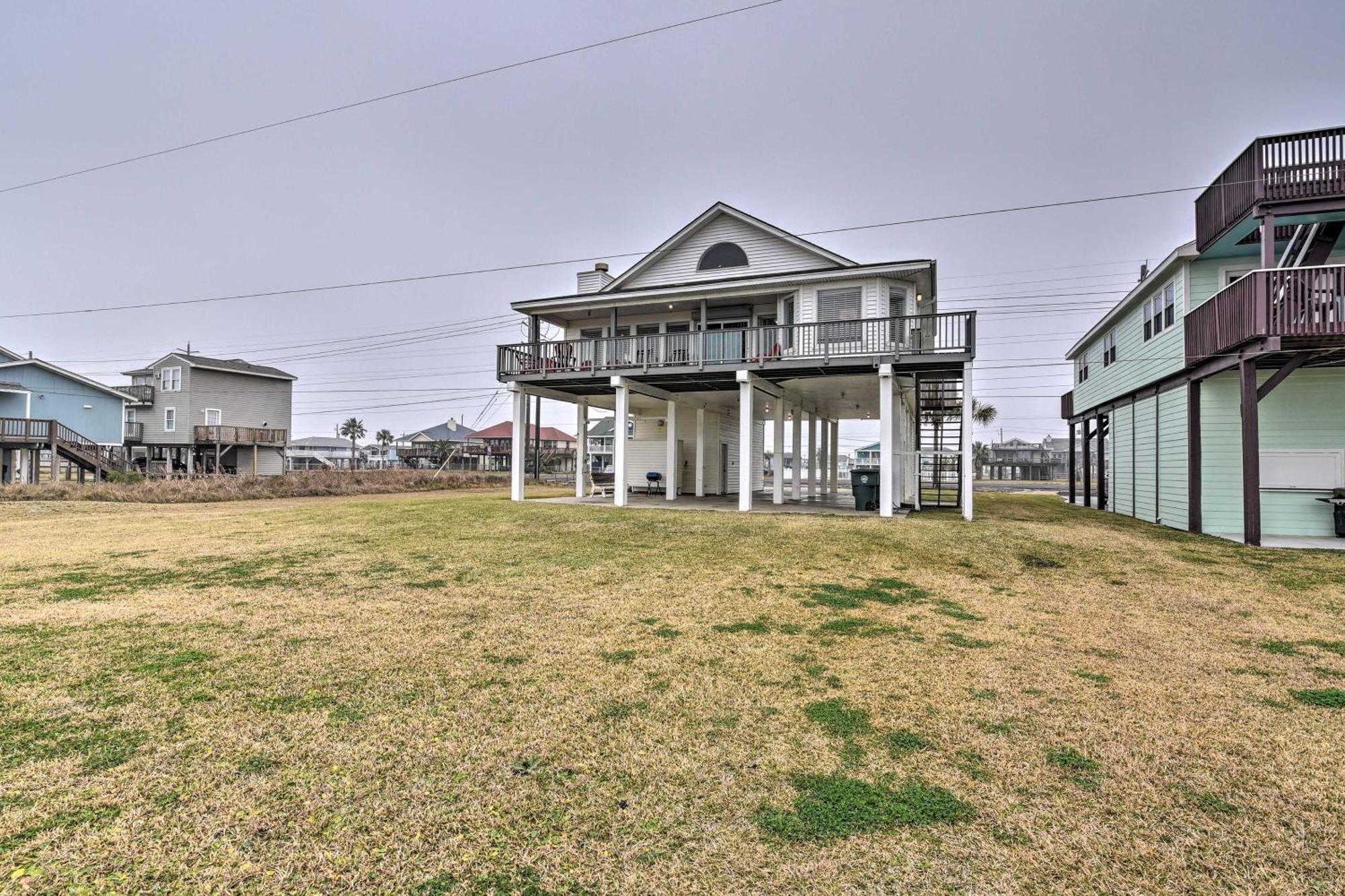 Oceanfront Galveston Home - Walk To Beach! Bagian luar foto