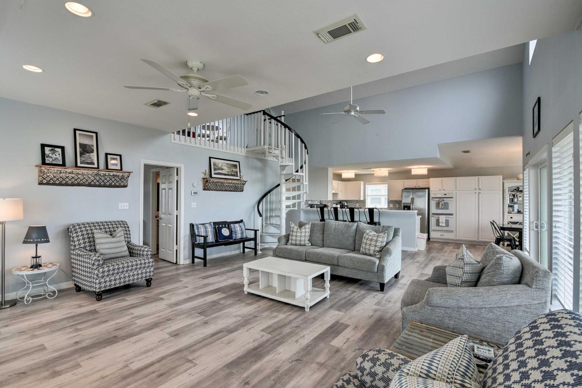Oceanfront Galveston Home - Walk To Beach! Bagian luar foto